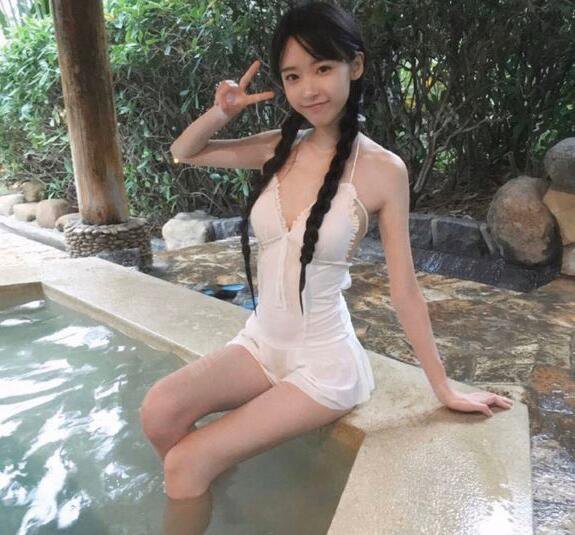 半藏森林胡文婕性感福利写真整容图片，半藏森林高清温泉泳装照