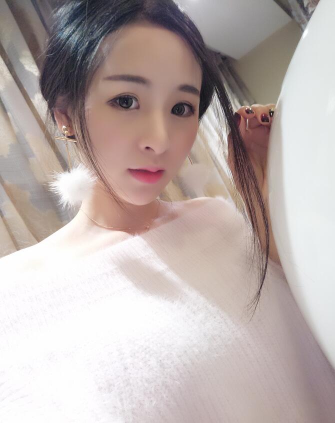 快手名叫真真姐近期生活照写真 美女网红散打哥老婆真真姐微博图片