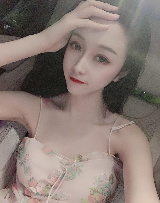 刘一手老婆董莹莹照片，快手网红美女小莹莹尾巴私房照写真套图