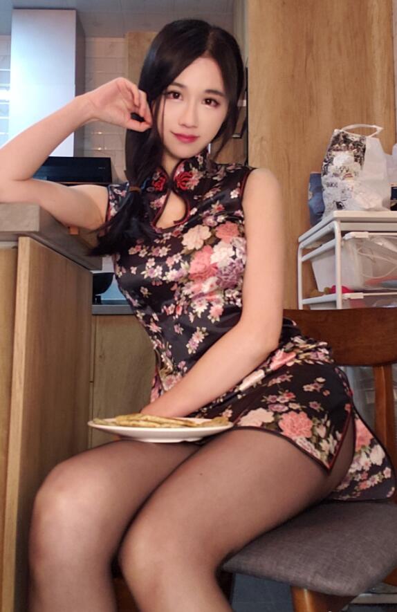 轩子巨二兔最满意的写真图片资源 轩子巨2兔2019性感旗袍美腿图