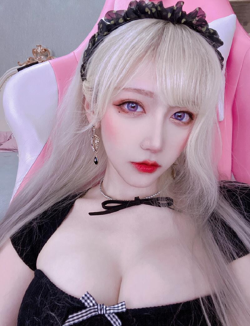 斗鱼啾小妍Deer福利写真，好身材二次元女神啾小妍微博套图欣赏