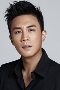 杜淳酷帅时尚写真 黑色衬衣展熟男魅力