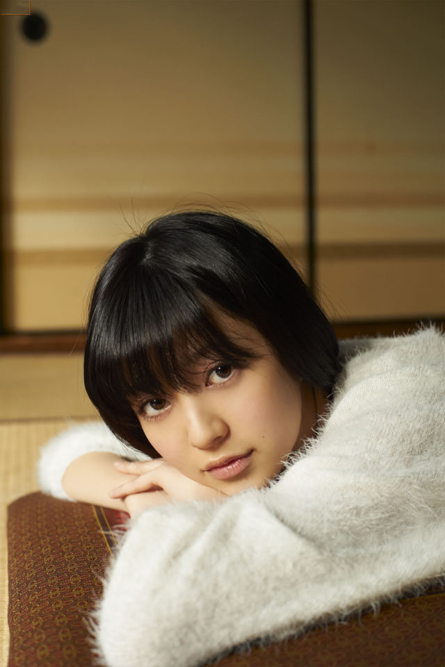 清纯美女逢泽莉娜居家写真