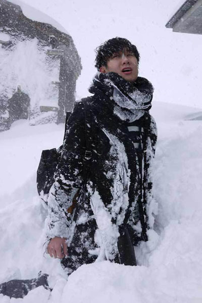 林俊杰欧洲雪山帅气照片